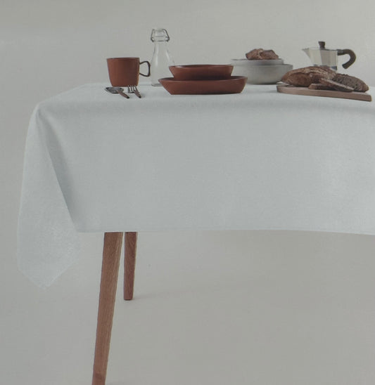 Easy-care tablecloth