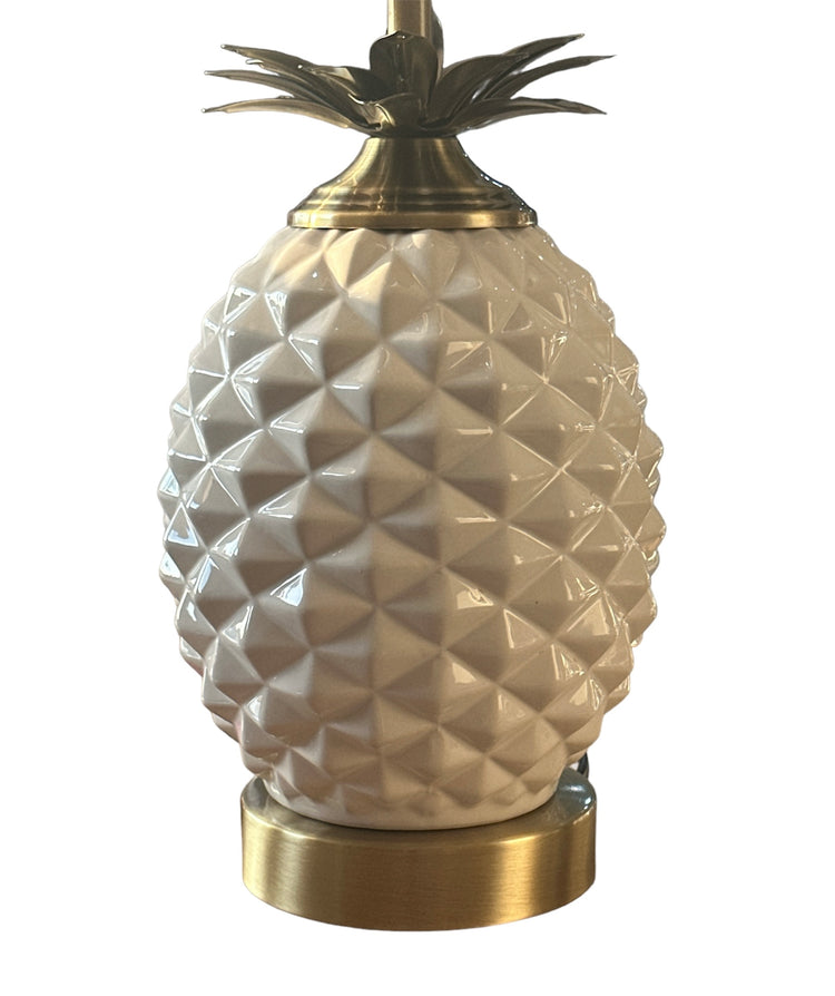 White pineapple table lamp