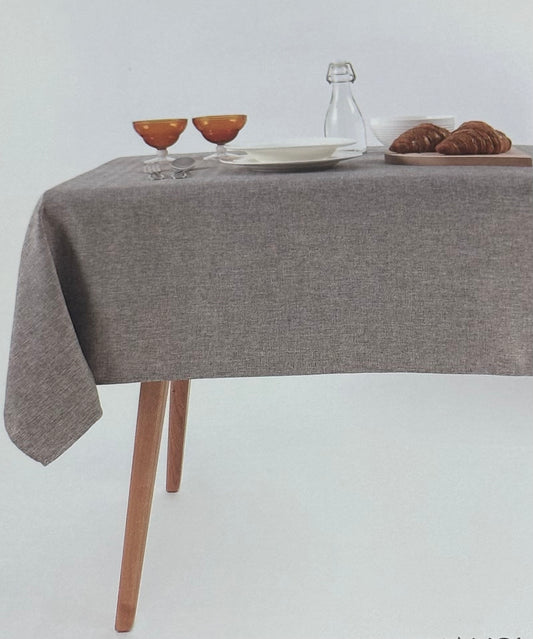 Easy-care tablecloth