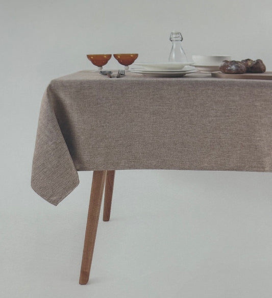 Easy-care tablecloth
