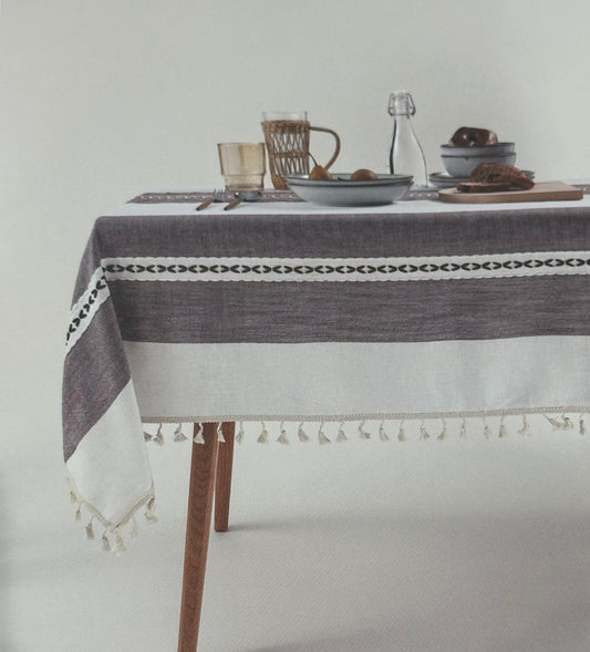 Easy-care tablecloth
