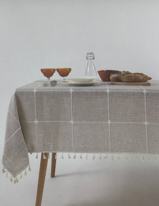 Easy-care tablecloth