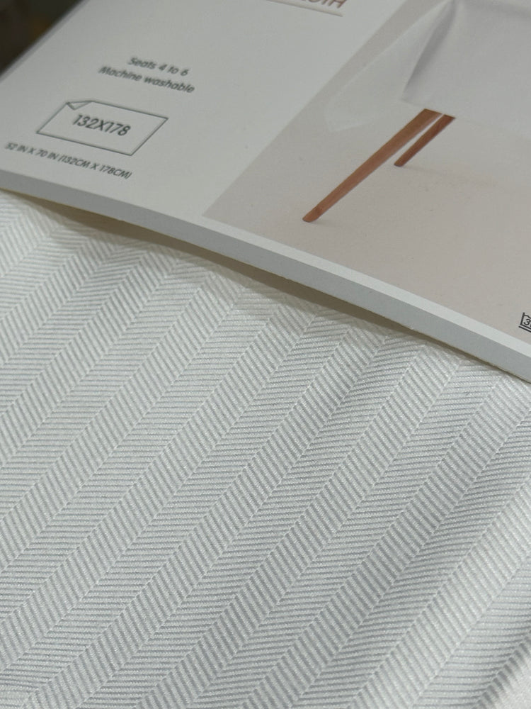 Easy-care tablecloth