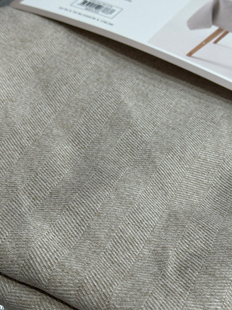 Easy- care tablecloth