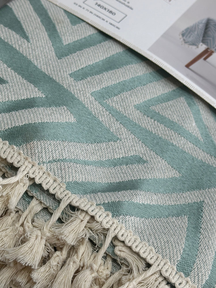 Easy-care tablecloth
