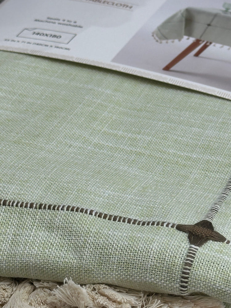 Easy-care tablecloth