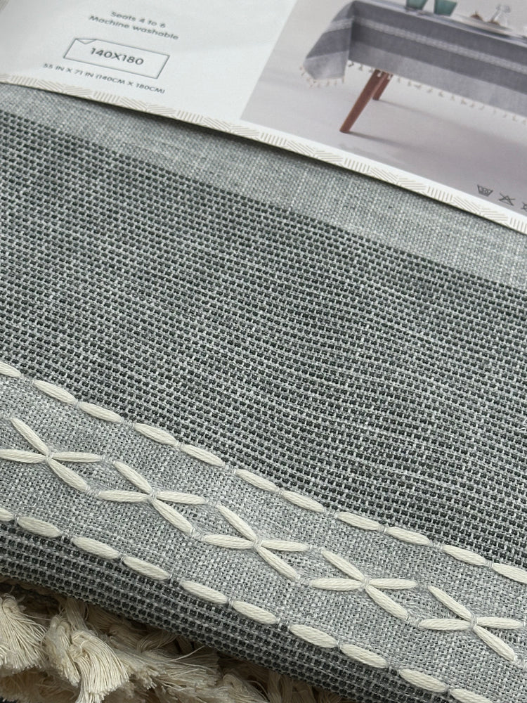 Easy-care tablecloth