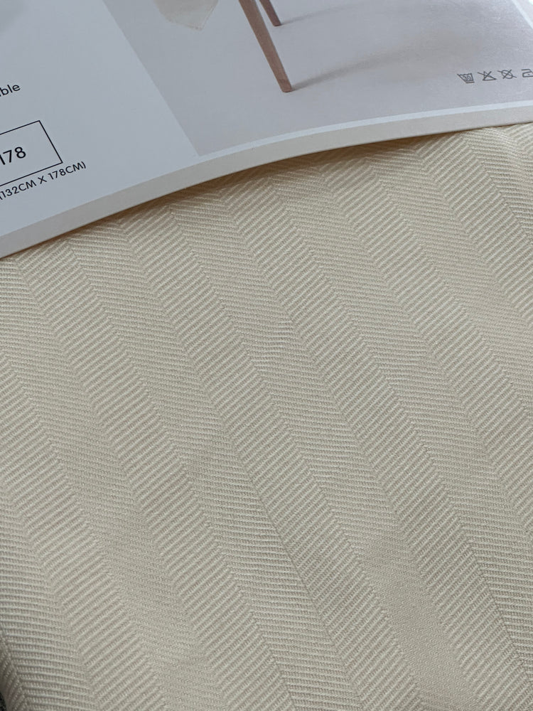 Easy-care table cloth