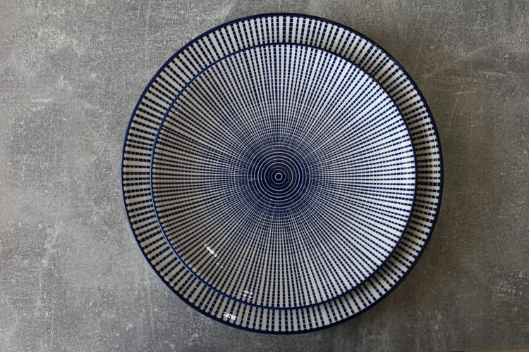 WHITE AND BLUE CERAMIC FLAT PLATE 8.5''