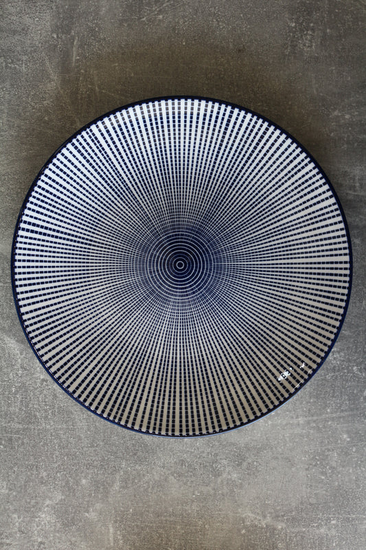 CERAMIC WHITE AND BLUE FLAT PLATE 10.5"