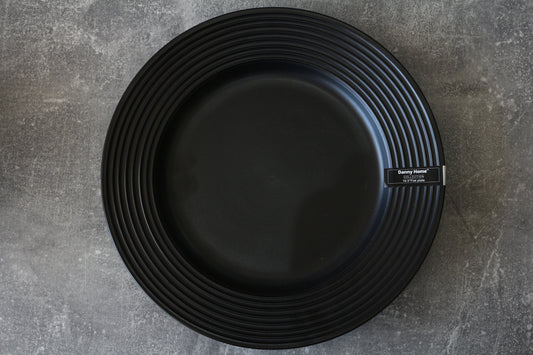 ROUND BLACK CERAMIC FLAT PLATE 10.5"