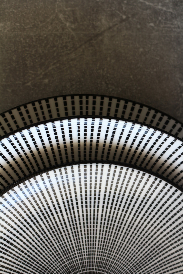 ROUND CERAMIC BLACK& WHITE SIDE PLATE 8.5''