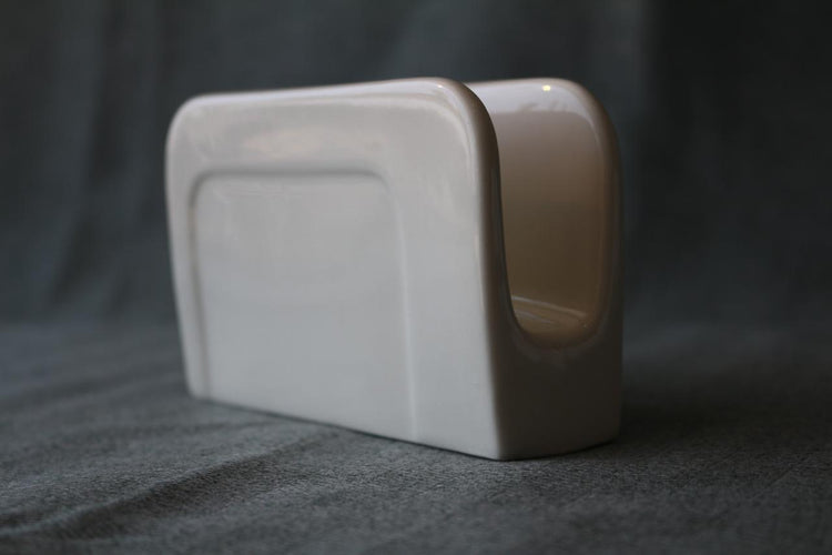 Tissue holder