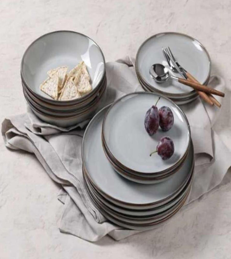 18 Pieces Dinnerware Set